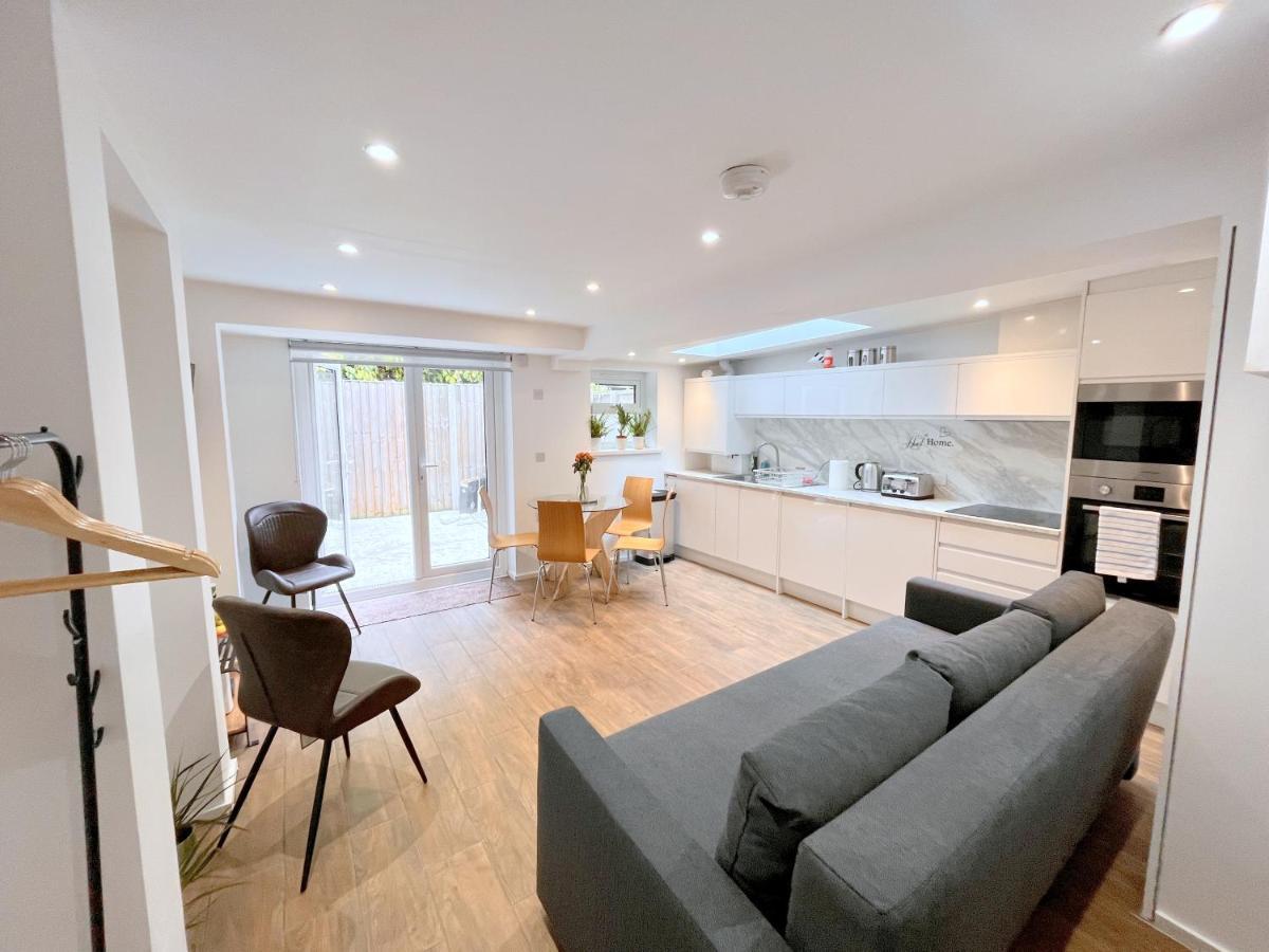 Two Bedroom Flat With Private Patio In Battersea London Exterior photo