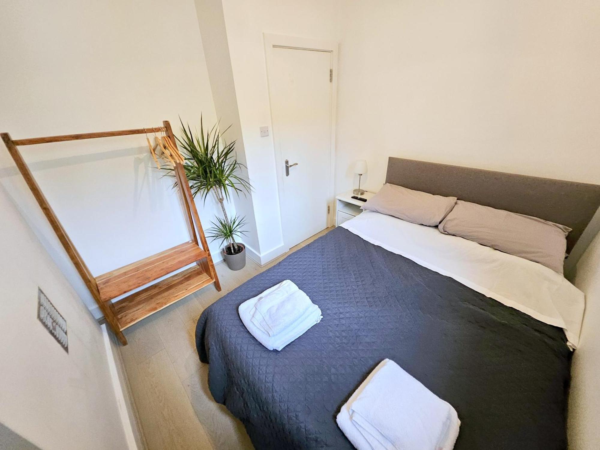 Two Bedroom Flat With Private Patio In Battersea London Exterior photo