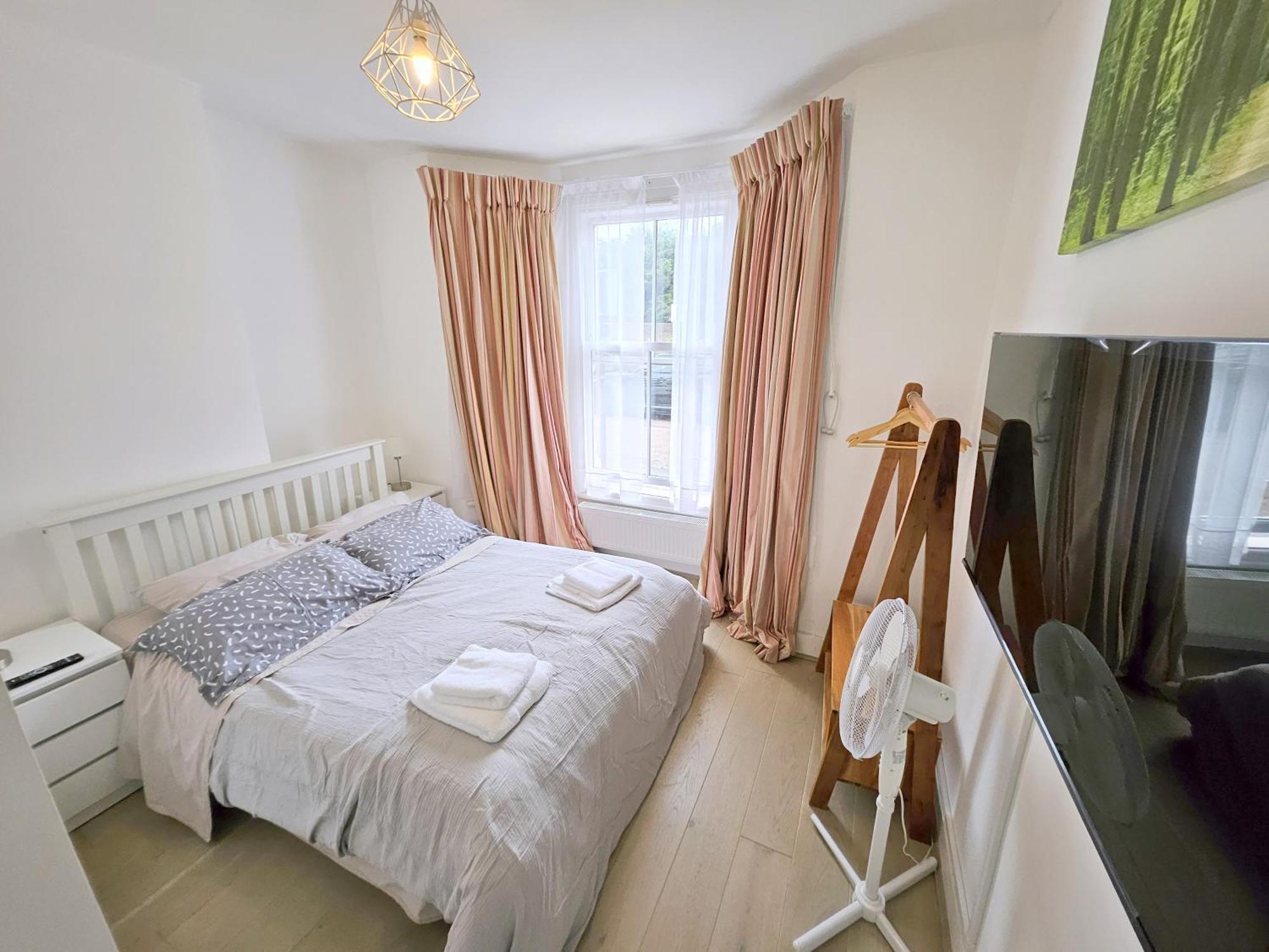 Two Bedroom Flat With Private Patio In Battersea London Exterior photo